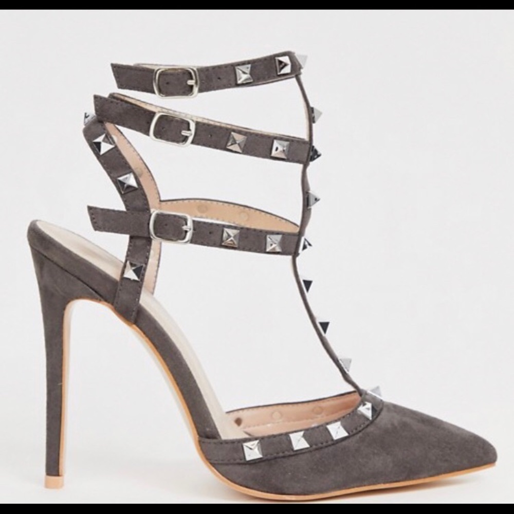 Studded heeled pumps in gray